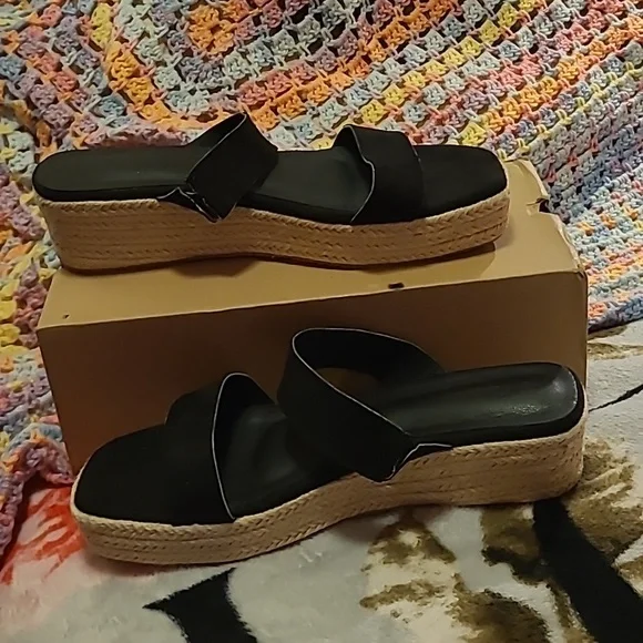 3/$15🚨WAS $49. PIEPIEBUY Black Wedge Espadrille Slip on Sandals - Picture 5 of 9